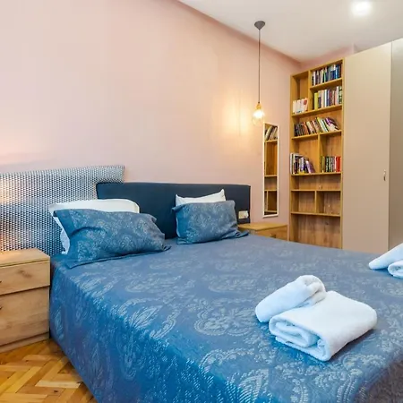Apartment Lovely Cozy 2bd Near The Center Of *