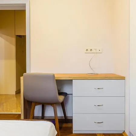 Apartment Lovely Cozy 2bd Near The Center Of *